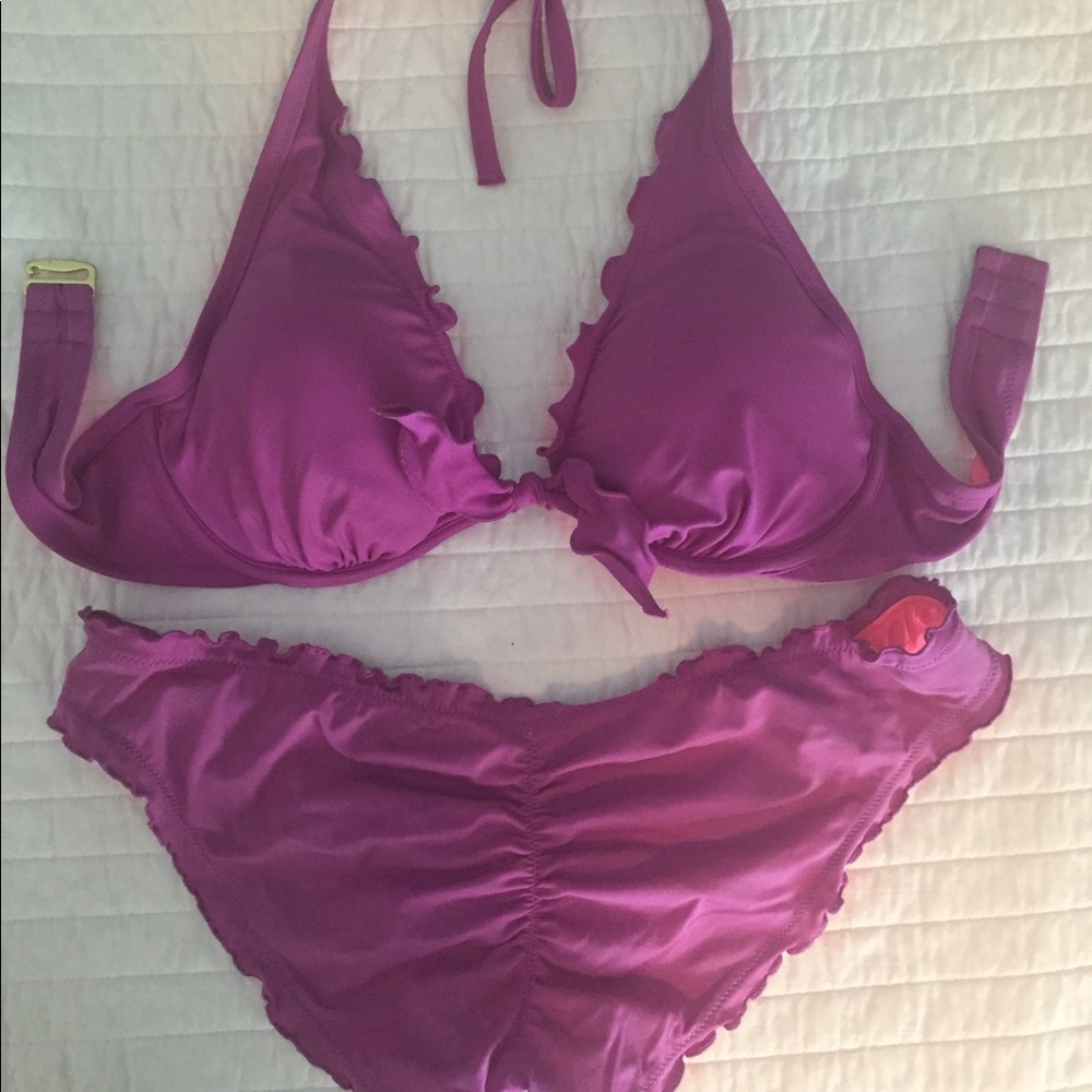 Victoria’s Secret Ruffle Bikini 👙